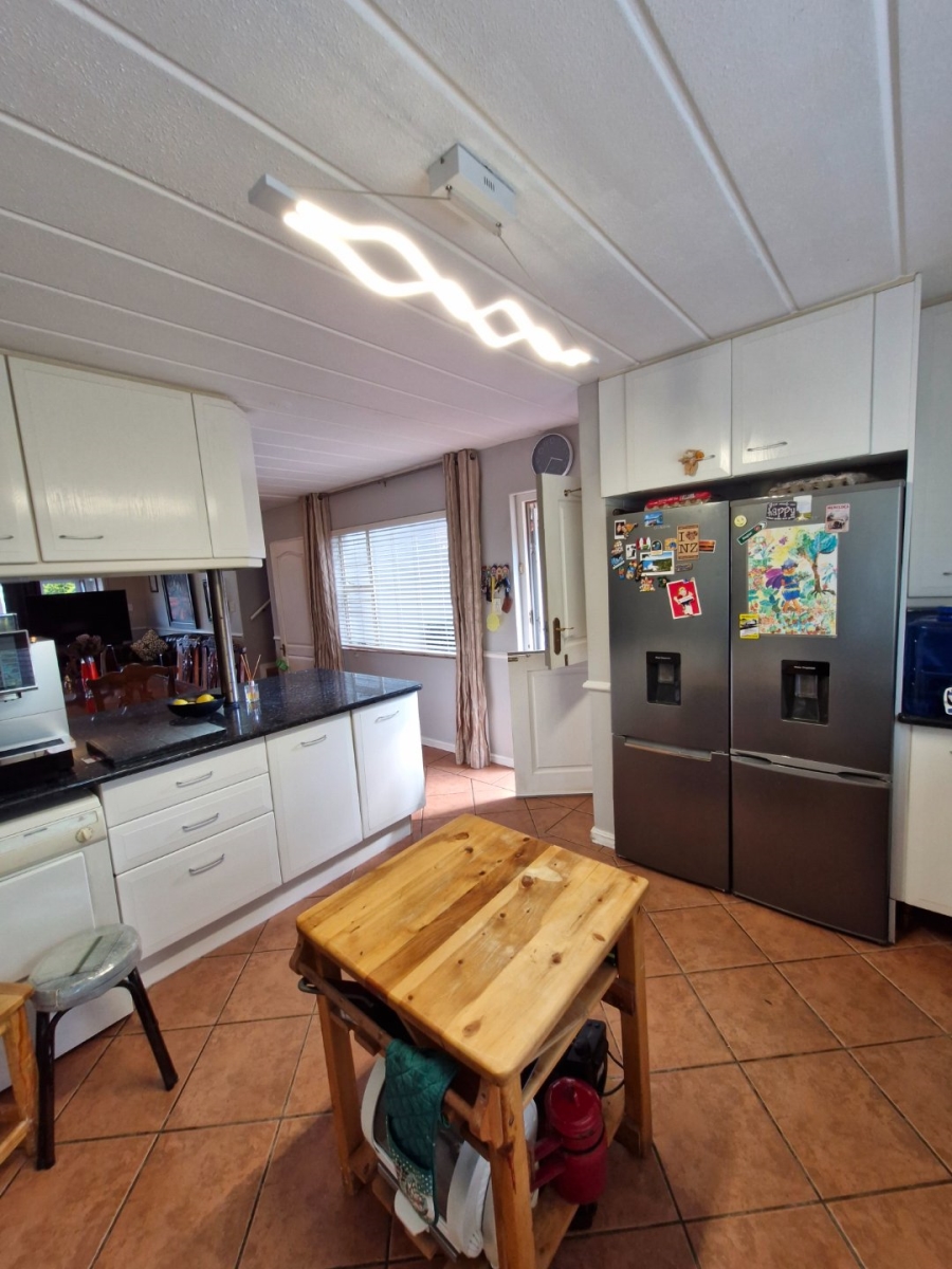 4 Bedroom Property for Sale in Caribbean Beach Club North West